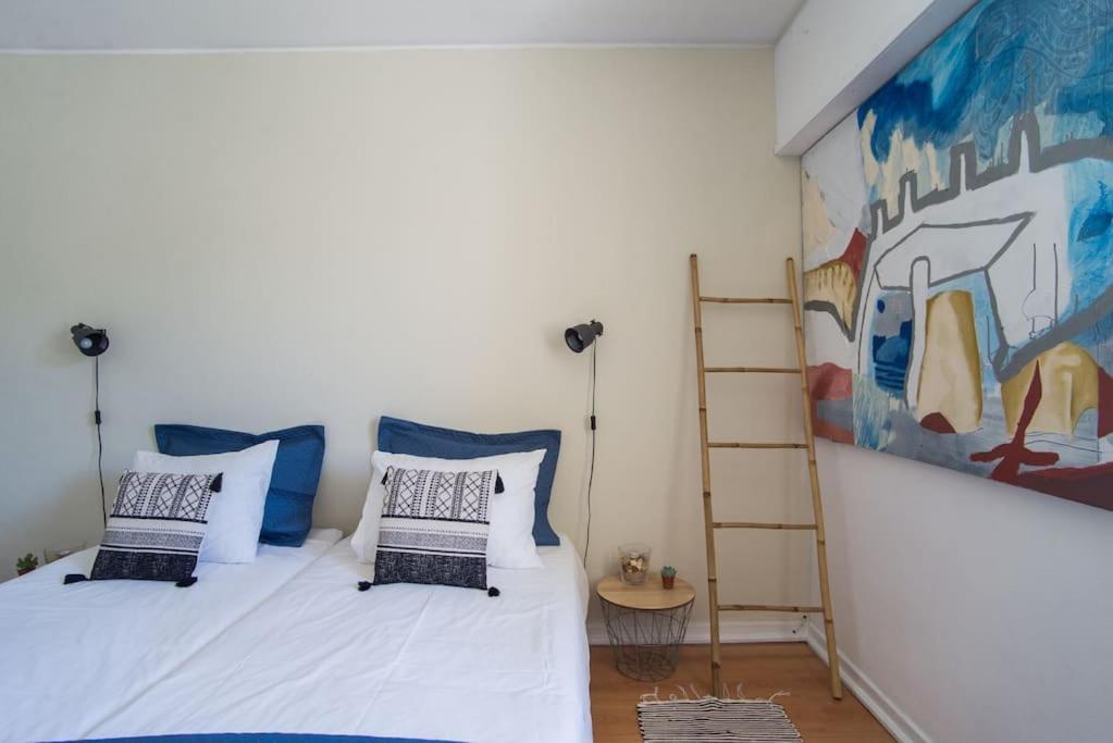 Lisbon Waves Surf Lodge Almada Exterior photo