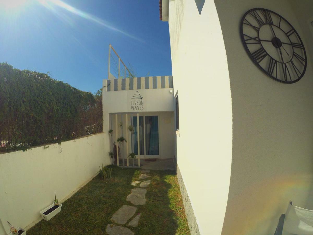 Lisbon Waves Surf Lodge Almada Exterior photo
